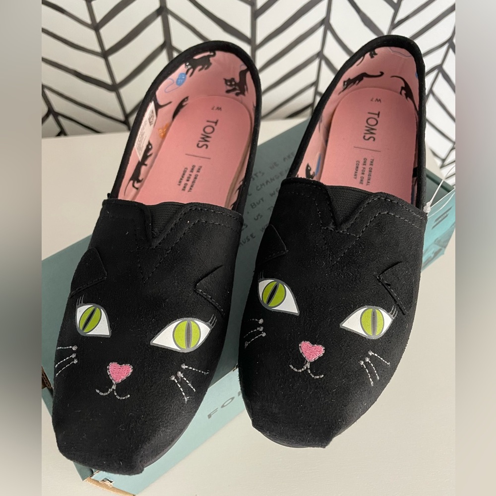 New Black Cat Glow in the Dark Toms